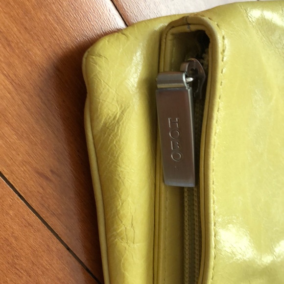 Lime green HOBO magnetic leather clutch - Picture 7 of 7
